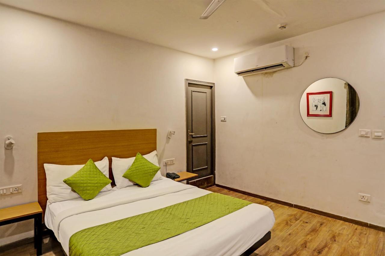 Hotel Admire Inn "Near Atal Chowk, Sector 15, Vasundhara" غازي أباد المظهر الخارجي الصورة