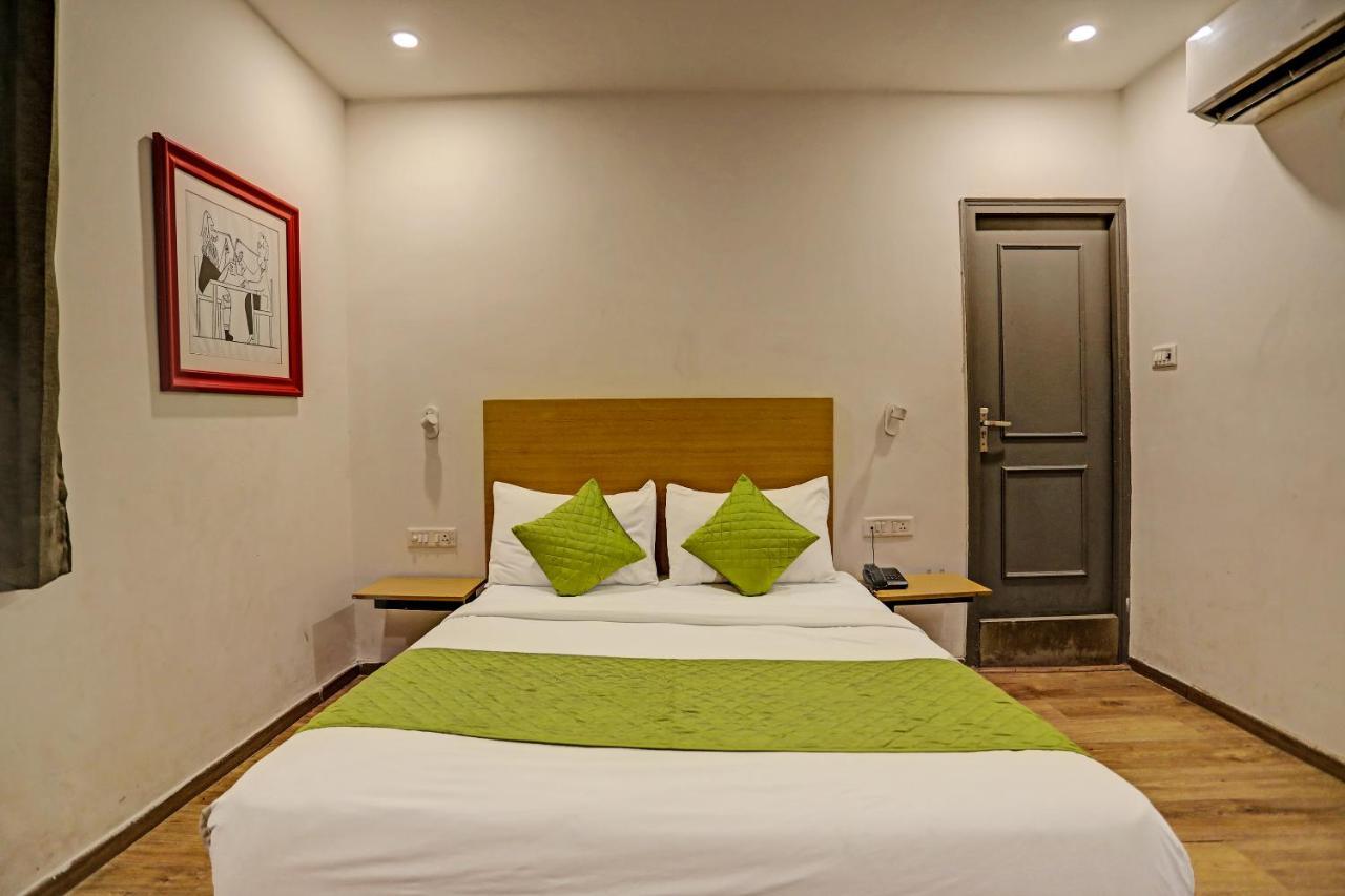 Hotel Admire Inn "Near Atal Chowk, Sector 15, Vasundhara" غازي أباد المظهر الخارجي الصورة